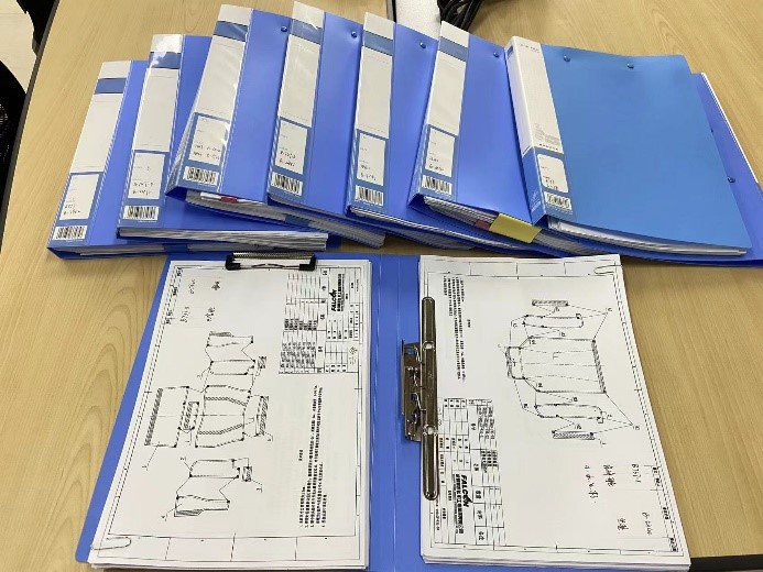 圖1 “前線”工作小組在出發前準備的部分資料
